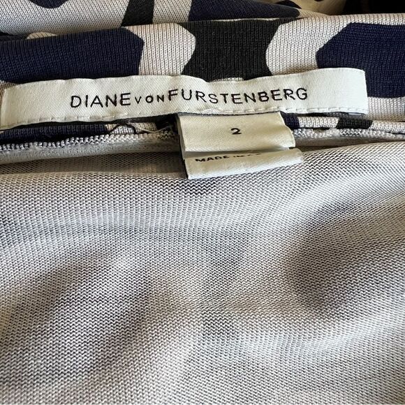 DVF Diane von Furstenberg New Julian Two Wrap Dress Sz 2 Silk Geometric Print - Picture 6 of 10